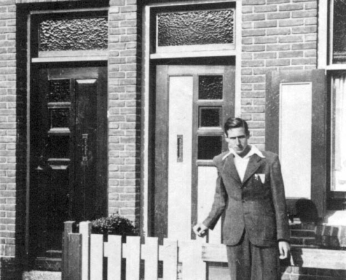 Leo Mesritz voor woning Dirk Bosstraat